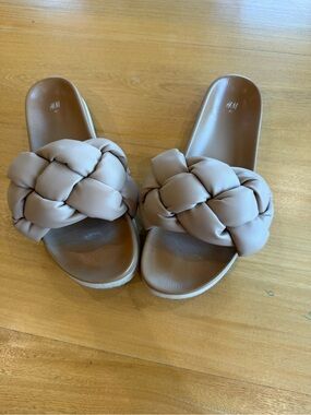 H&M Braided Padded Slide Sandals in Taupe